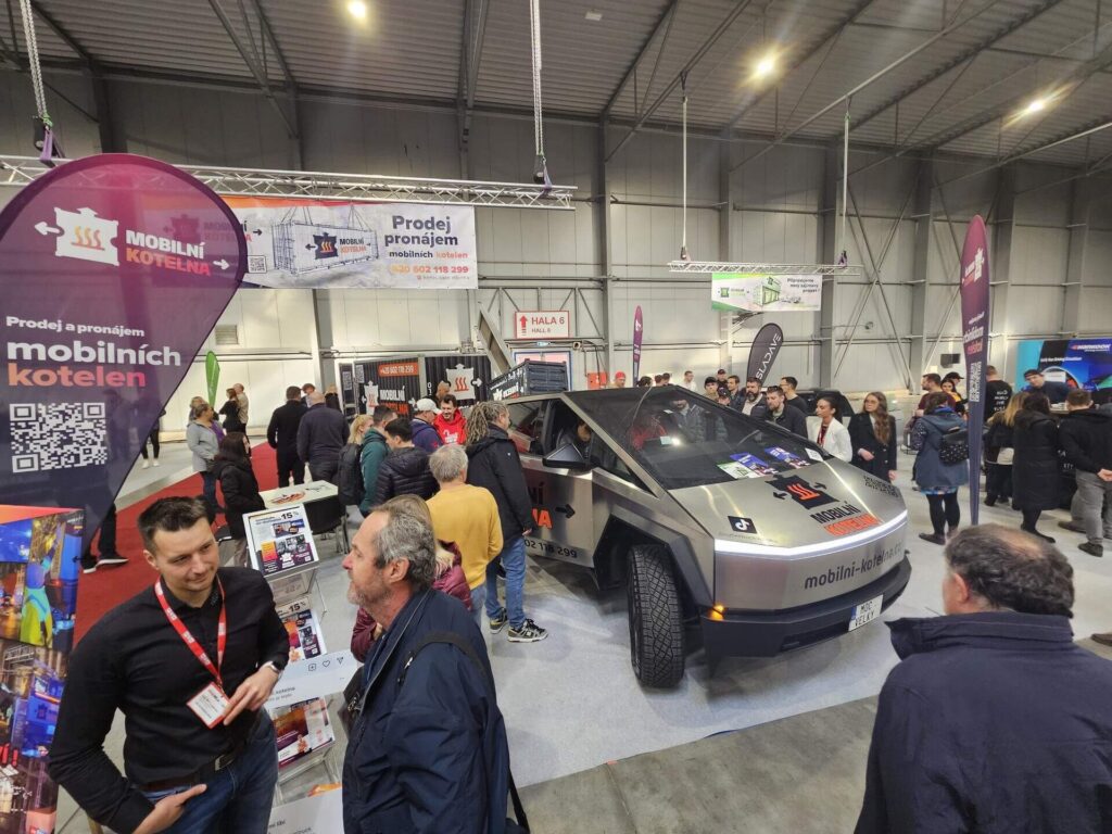 Cybertruck mobilní kotelny na veletrhu esalon PVA EXPO Letňany.